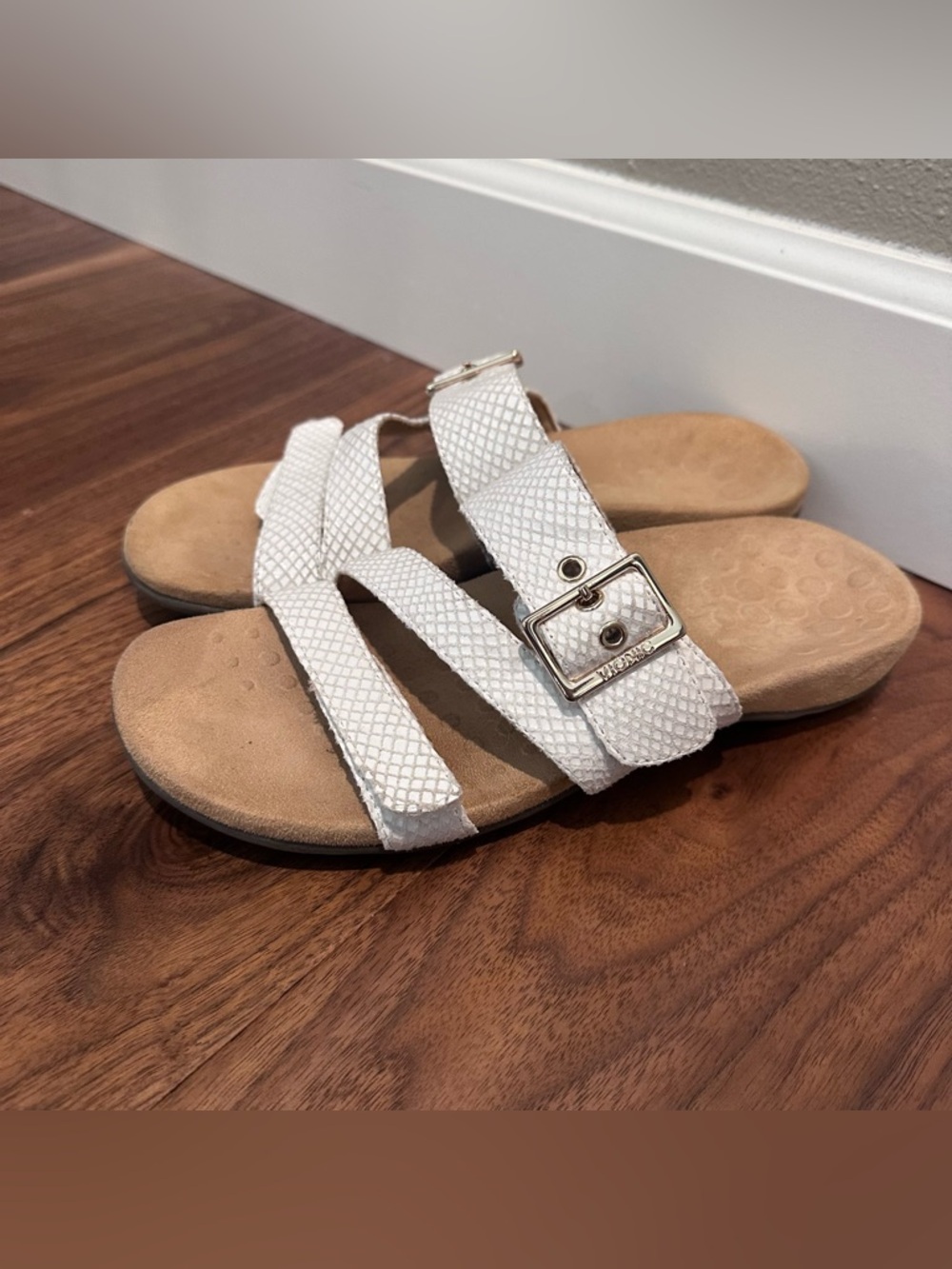 Vionic Skylar Snake Skin Strap White Sandals. - Picture 2 of 9